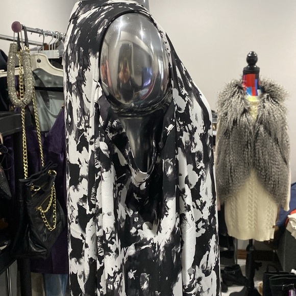 Penningtons - Long Sleeve Blouse Cold Shoulder Blk &white - Picture 2 of 2